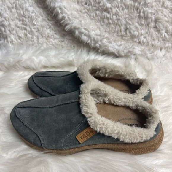 Taos Future leather Suede gray open back clogs with faux fur lining size 8 - Picture 3 of 7